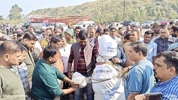 टे्रलर मलिक कल्याण संघ की हड़ताल जारी