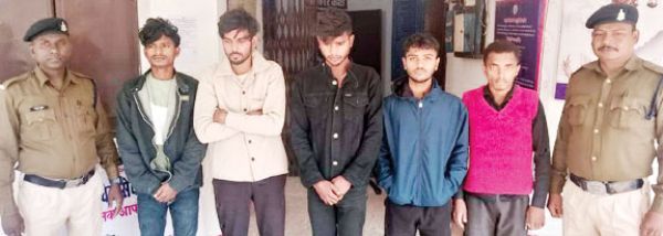 9 लाख की ठगी, बिहार से 6 आरोपी गिरफ्तार, एक फरार