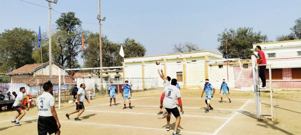 अंतर क्षेत्रीय वॉलीबॉल स्पर्धा का मुख्य अभियंता ने किया शुभारंभ