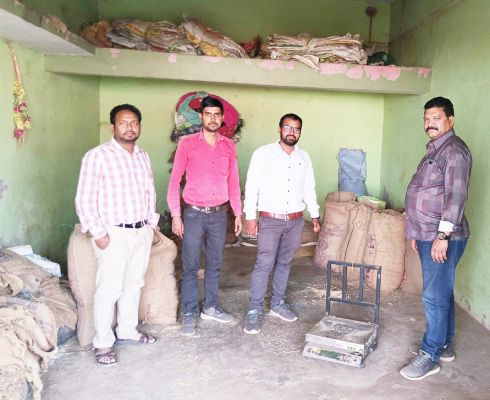  3 दुकान से 54 क्विंटल धान जब्त