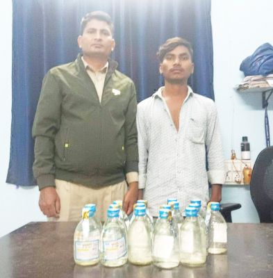 शराब संग युवक पकड़ाया