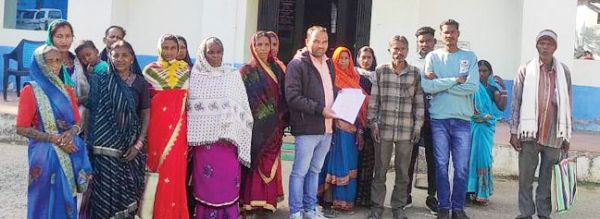 शिकायत को टीआई ने लेने से किया इंकार, ग्रामीणों में आक्रोश