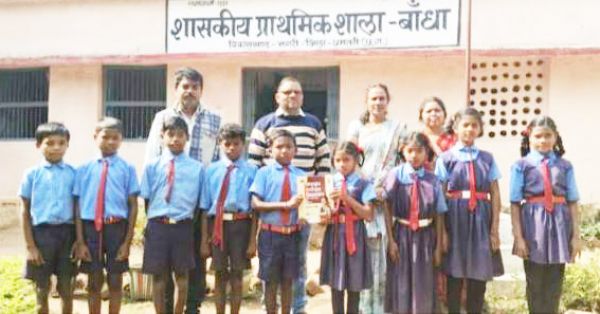 गोंडवाना समाज कर्मचारी प्रभाग ने बांटे नि:शुल्क किताब