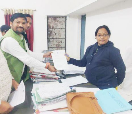 धान खरीदी केन्द्रों में अव्यवस्था, किसानों में नाराजगी, गोविंदपुर सोसाइटी का घेराव करेंगे किसान