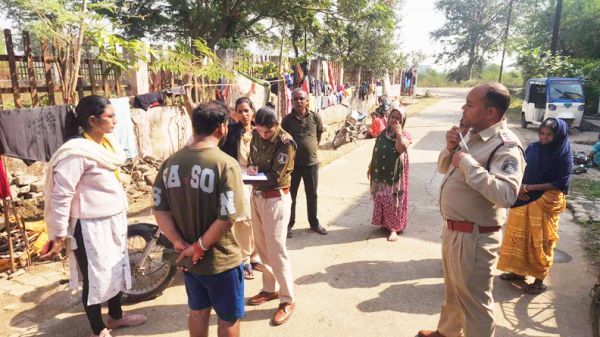 जिलेभर में बाहरी लोगों की जांच अभियान