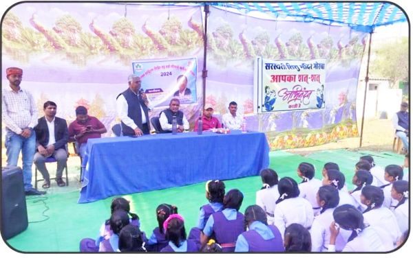 सीएमएचओ ने छात्रों को सेहत को लेकर किया जागरुक