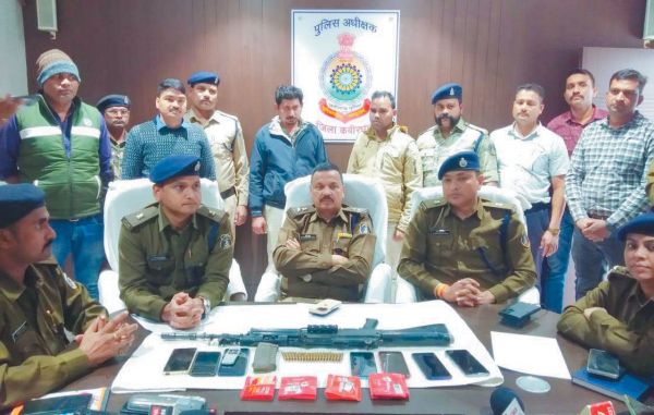 सिपाही ने चुराई थी रायफल-कारतूस, साथी संग गिरफ्तार