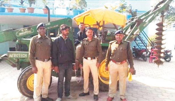 ट्रैक्टर चोरी, आरोपी ओडिशा से गिरफ्तार