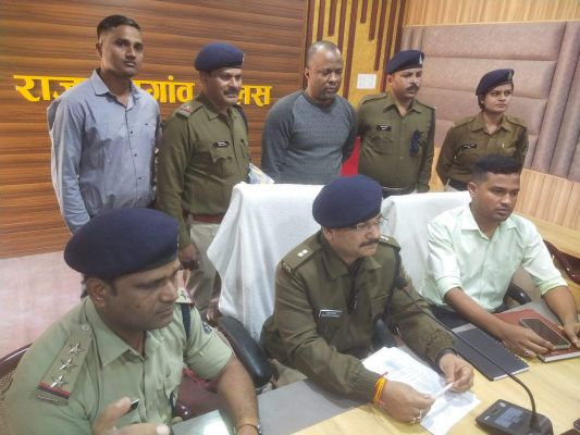 महिला से लाखों की ठगी, नाईजीरियन आरोपी दिल्ली से गिरफ्तार
