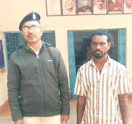 डीपीएस सांकरा में चोरी  2 नाबालिग समेत 3 गिरफ्तार