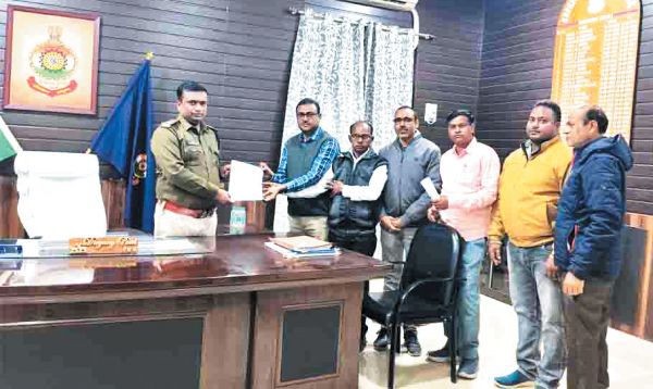 धान खरीदी केंद्र में पूर्व विधायक प्रकाश नायक का हंगामा, ज्ञापन
