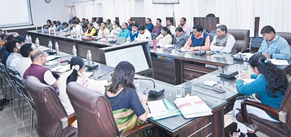 खेतों में पराली जलाने वालों होगी कार्रवाई