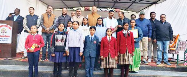 स्वामी आत्मानंद स्कूल में विकासखंड स्तरीय सुशासन समारोह