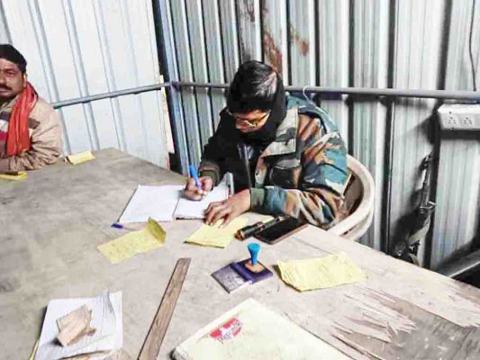 छाल खदान में वाहनों की एंट्री के लिए त्रिपुरा राइफल के जवान वसूल रहे पैसे