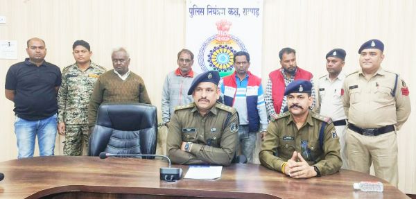 चोरी के ट्रेलर को काटकर कबाड़ के भाव  बेचते थे रायपुर में, चार गिरफ्तार