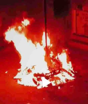 शरारती तत्वों ने दो गाडिय़ों में लगाई आग
