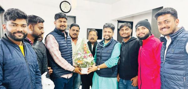 एनएसयूआई की टीम ने पूर्व उपमुख्यमंत्री व जिपं उपाध्यक्ष का लिया आशीर्वाद