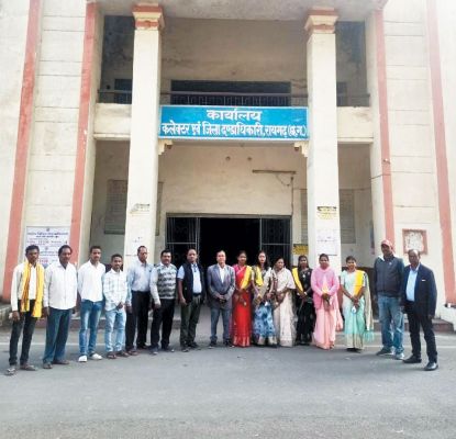 सर्व आदिवासी समाज ने पंचायत चुनाव में आरक्षण को लेकर सौंपा ज्ञापन