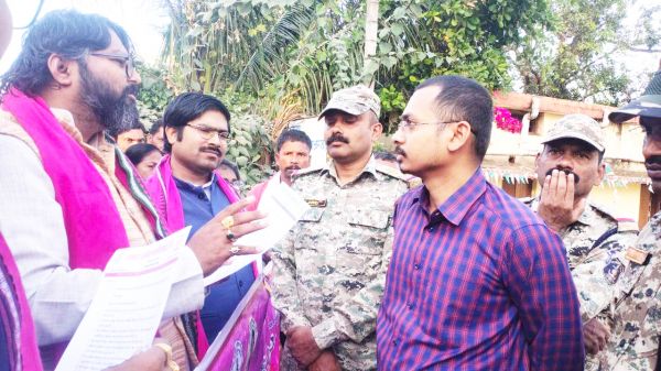 जेसीसीजे का 14 सूत्रीय मांगों पर धरना-प्रदर्शन, एसडीएम को ज्ञापन