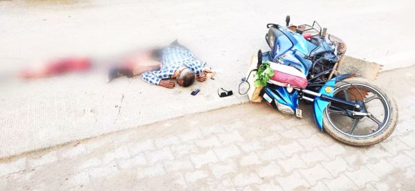 ट्रक से कुचलकर बाइक सवार बुजुर्ग की मौत