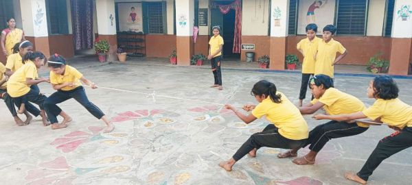 आश्रम-छात्रावासों में कई स्पर्धाएं