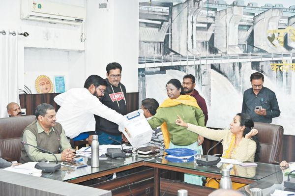 महापौर, सभापति समेत दर्जनभर दिग्गजों का वार्ड बदला 