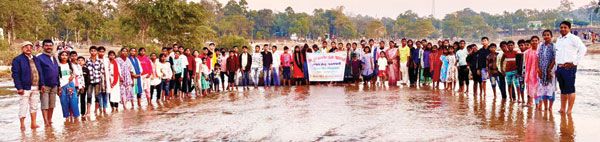 स्कूली बच्चों ने अमृतधारा का किया शैक्षणिक भ्रमण