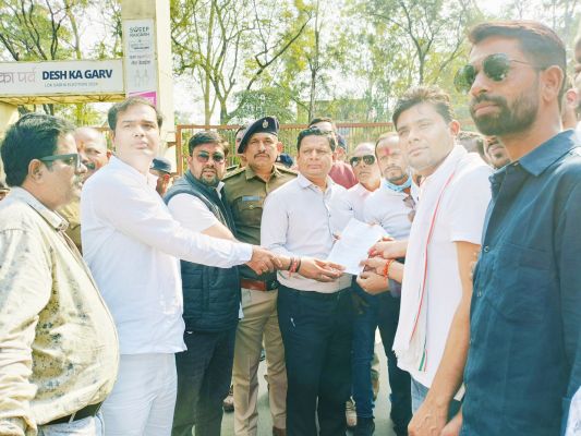 कांगे्रसी विधायकों पर एफआईआर  से बिफरे कांगे्रसी