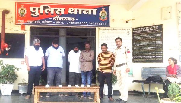 जुआ खेलते 5 जुआरी पकड़ाए