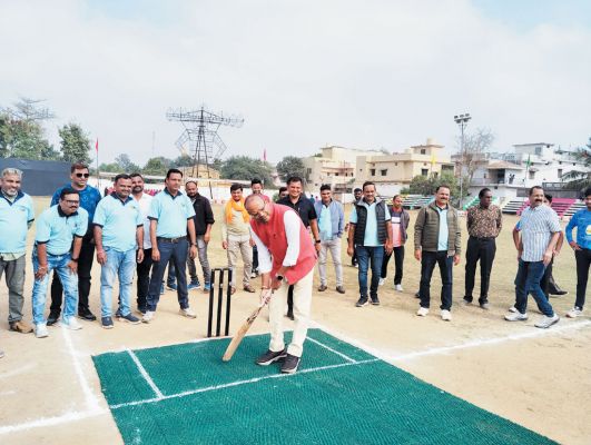 डबल विकेट क्रिकेट स्पर्धा शुरू