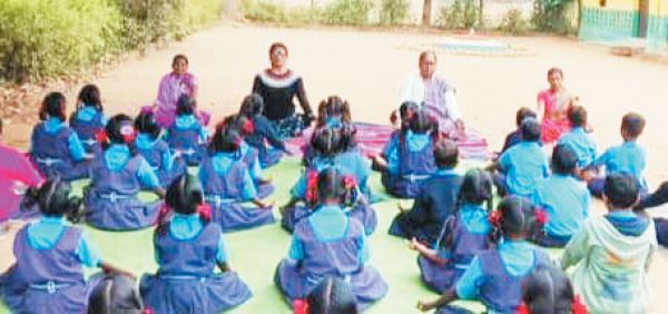 प्राथमिक शाला में मना विश्व ध्यान दिवस
