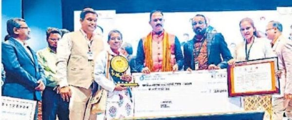 प्राथ. स्वास्थ्य केंद्र कुसमी को काया कल्प का प्रथम पुरस्कार 