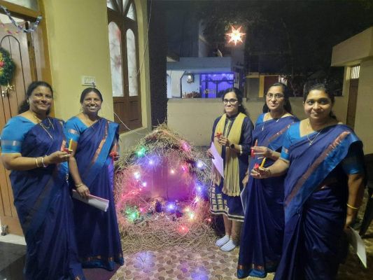 कैरोल गीतों से प्रभु यीशु के संदेशों को घर-घर पहुंचा रहे 