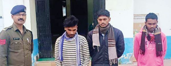 खदान में खड़ी ट्रकों से डीजल चोरी, 3 आरोपी गिरफ्तार