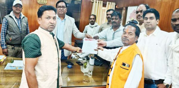 पिछड़े वर्ग के आरक्षण में कटौती, ज्ञापन सौंपा