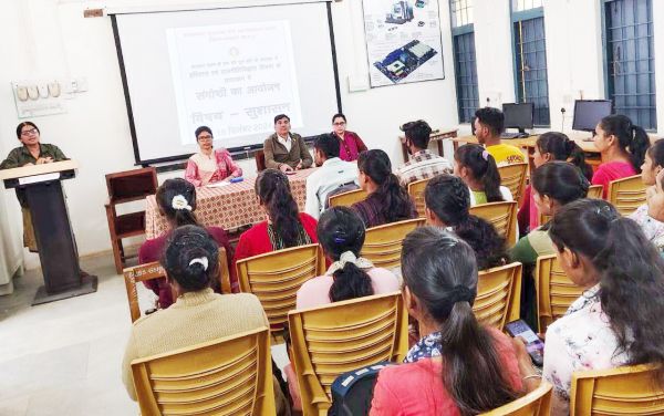 सुशासन विषय पर संगोष्ठी का आयोजन