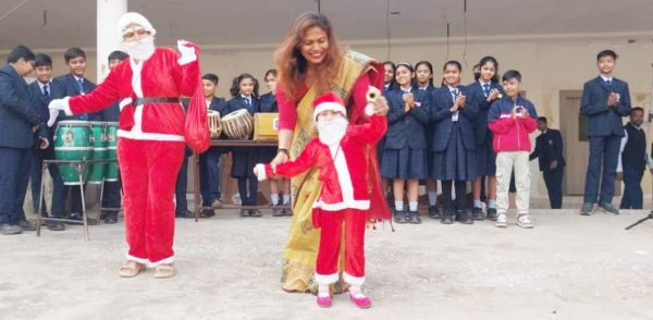 स्कूल में क्रिसमस डे 