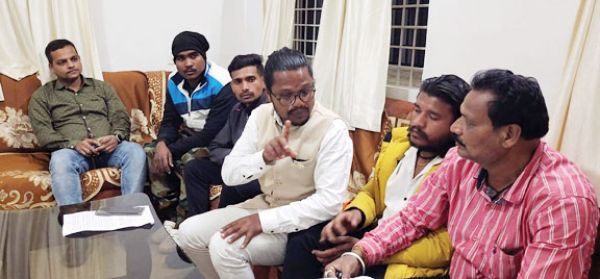 क्रिसमस कार्यक्रमों पर रोक की मांग, जनजाति सुरक्षा मंच ने सौंपा ज्ञापन
