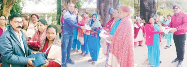 स्व सहायता समूहों को बांटे गर्म कपड़े