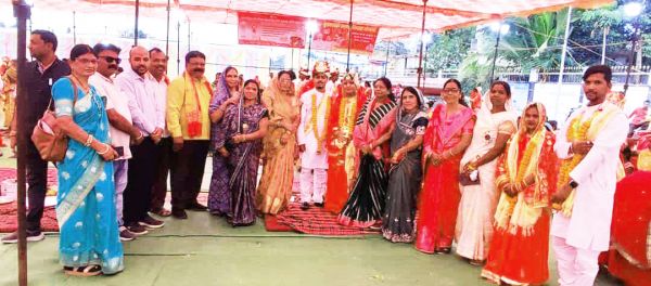 एकलव्य स्कूल कन्या विवाह कार्यक्रम में शामिल हुईं विधायक 