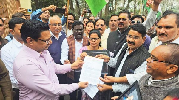 कांग्रेस ने अंबेडकर सम्मान मार्च निकाला, सौंपा ज्ञापन