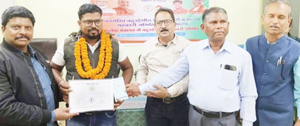 7 मत्स्य सहकारी समितियों को  पंजीयन-केसीसी कार्ड का वितरण