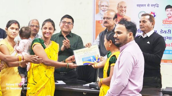 10 हजार समितियों को  प्रमाण पत्र वितरित