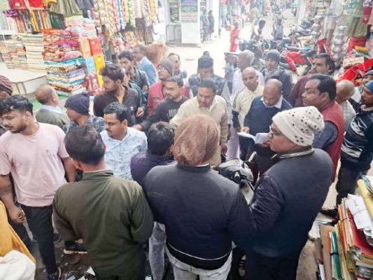 दुर्गा मंडप निर्माण पर स्थगन आदेश से नगरवासी नाराज, तनाव की स्थिति