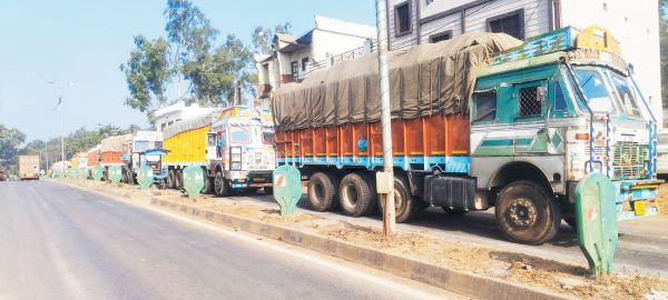 चिल्फी घाट में 20 किमी लंबा जाम, आवागमन बाधित