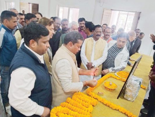 पूर्व प्रधानमंत्री मनमोहन सिंह को कांग्रेसियों ने दी श्रद्धांजलि