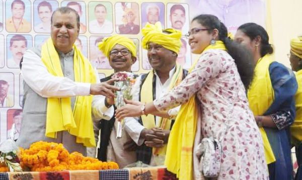 आदिवासी समाज ने शहीद वीरनारायण सिंह जैसे सपूत देकर प्रदेश ही नहीं देश को भी गौरवान्वित किया-शिवरतन