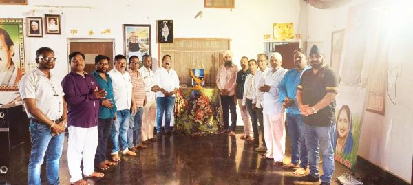 पूर्व प्रधानमंत्री को दी श्रद्धांजलि