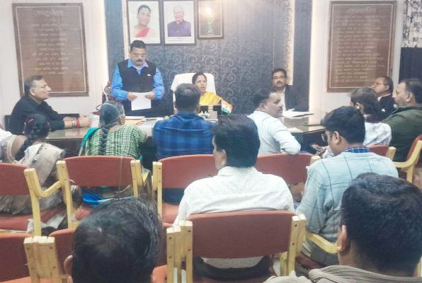 बैठक में दी विकास कार्यों की स्वीकृति