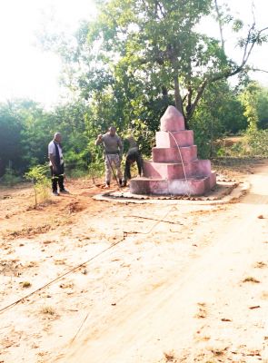 गढ़चिरौली पुलिस ने ढहाया नक्सल स्मारक